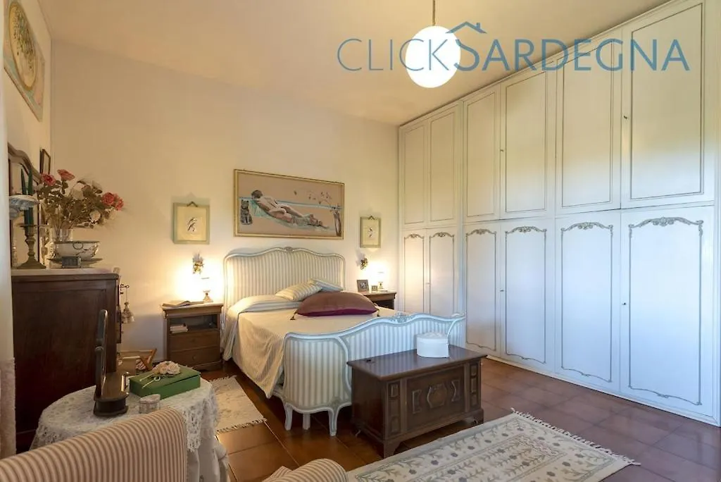 Villa Right On The Beach A Santa Margherita Di Pula For 12 People Włochy