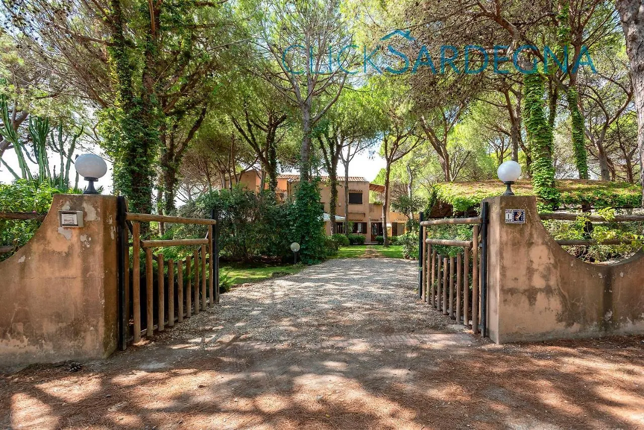 Villa Right On The Beach A Santa Margherita Di Pula For 12 People Włochy
