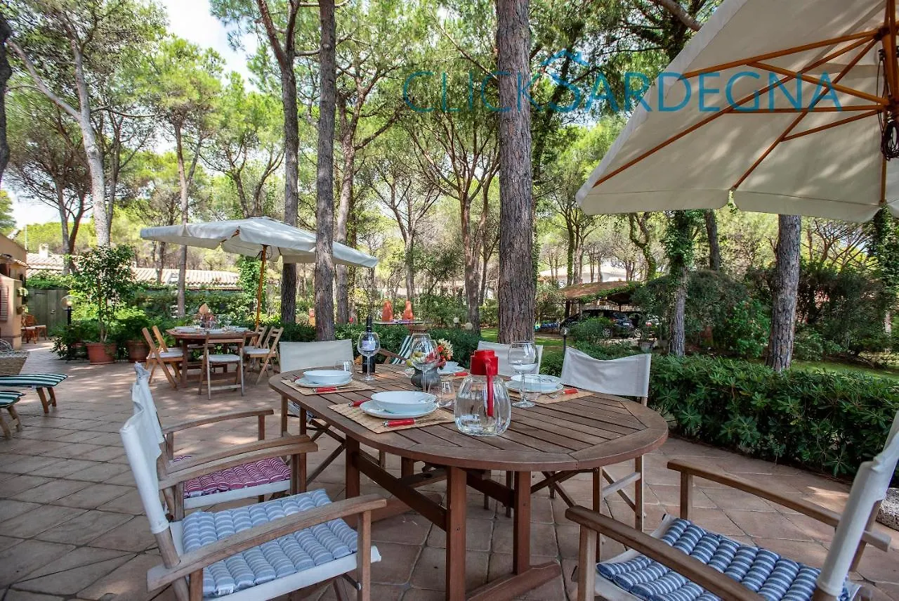 Villa Right On The Beach A Santa Margherita Di Pula For 12 People Włochy