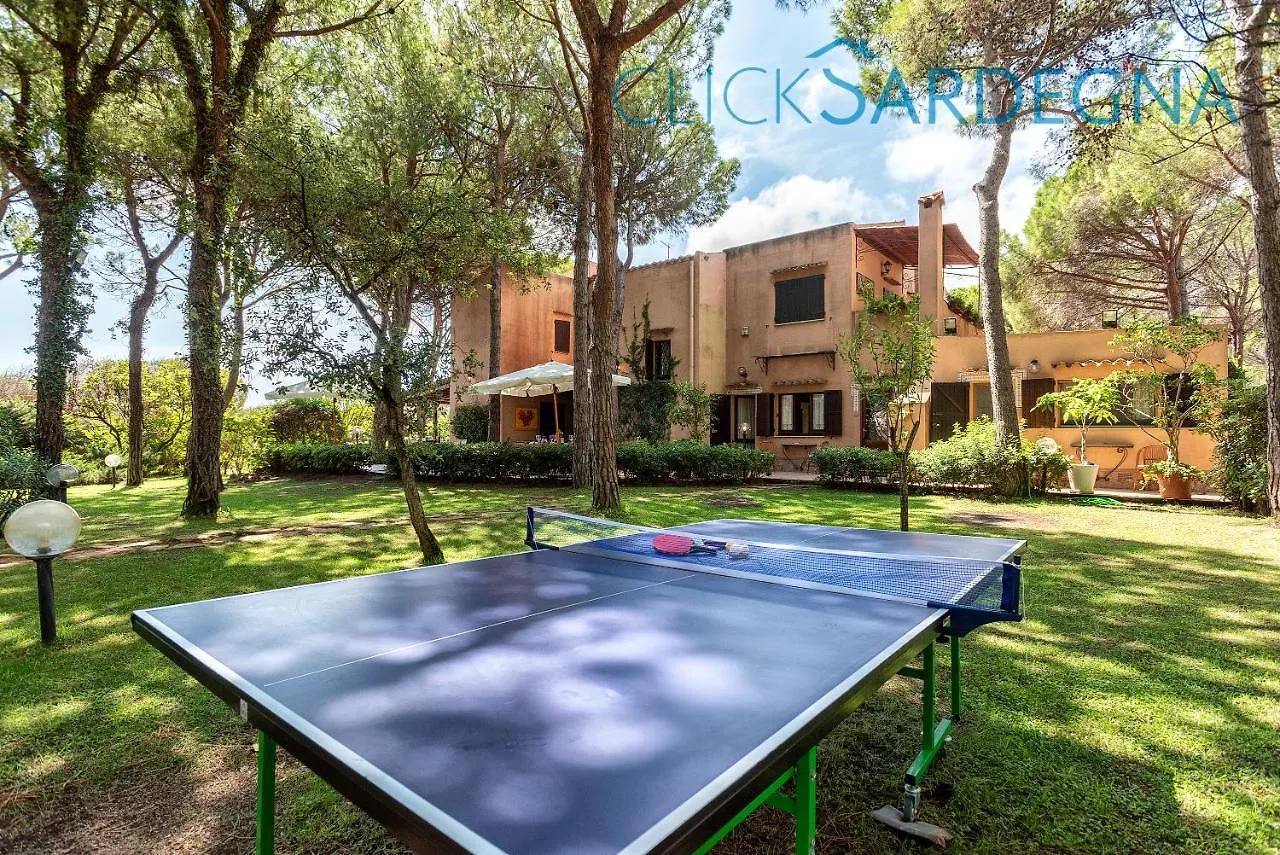 Villa Right On The Beach A Santa Margherita Di Pula For 12 People Włochy