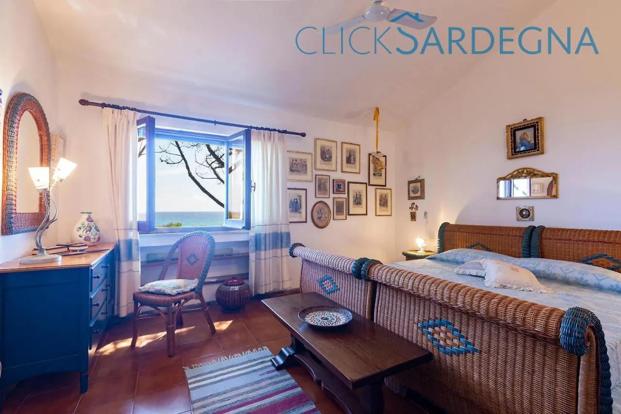 Villa Right On The Beach A Santa Margherita Di Pula For 12 People Włochy