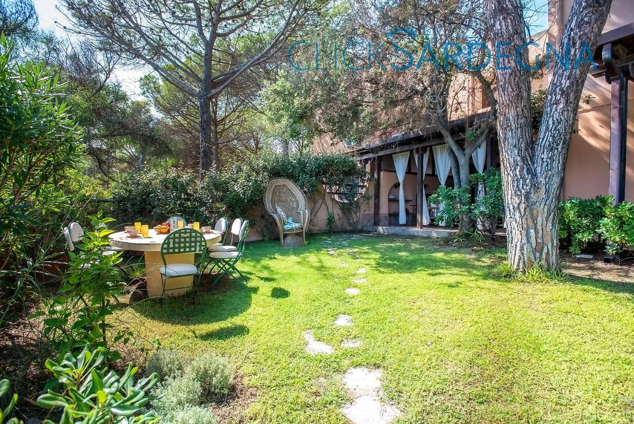 Villa Right On The Beach A Santa Margherita Di Pula For 12 People Włochy
